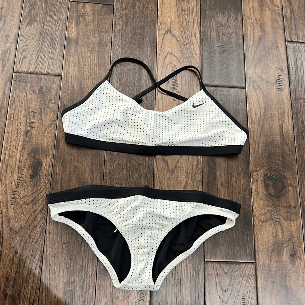 Nike 2 piece bikini - black and white - sporty and sexy - sz Large - excellent